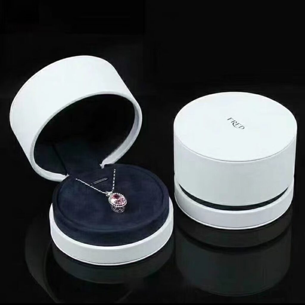 fred necklace box